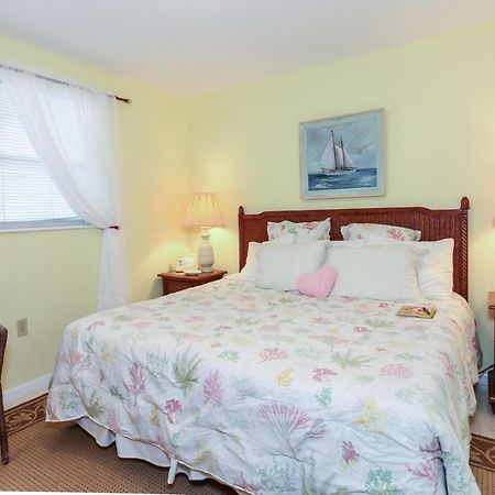 Bamboo Apartments Holmes Beach Bagian luar foto