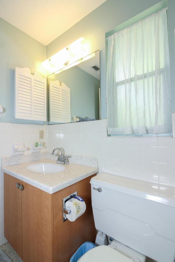 Bamboo Apartments Holmes Beach Bagian luar foto