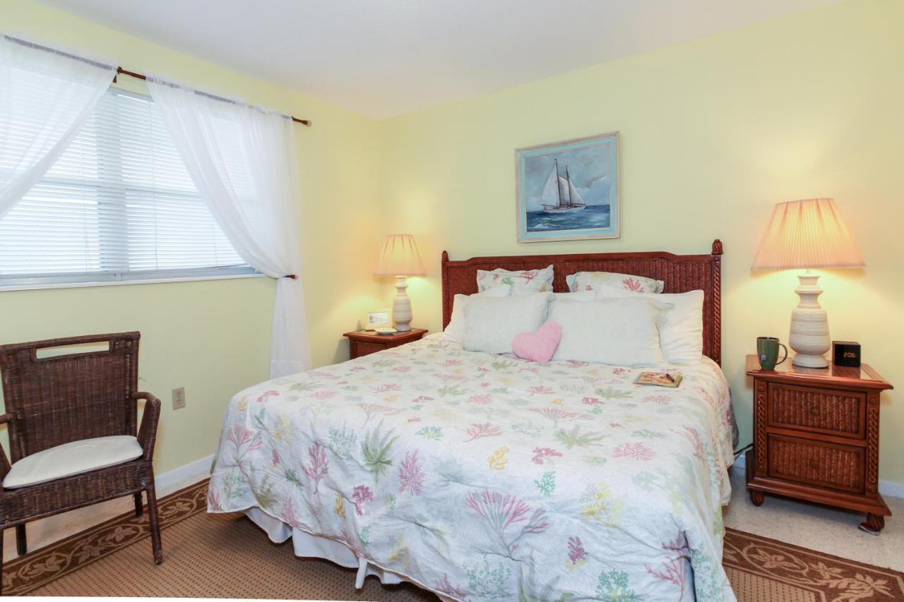 Bamboo Apartments Holmes Beach Bagian luar foto